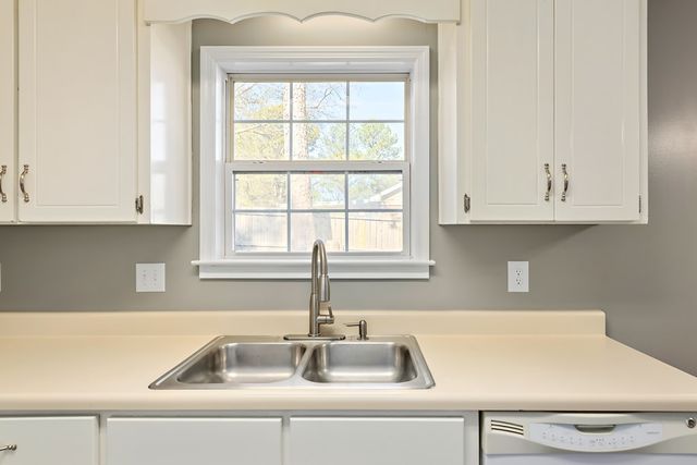 266 Ashley Dr, Ozark, AL 36360