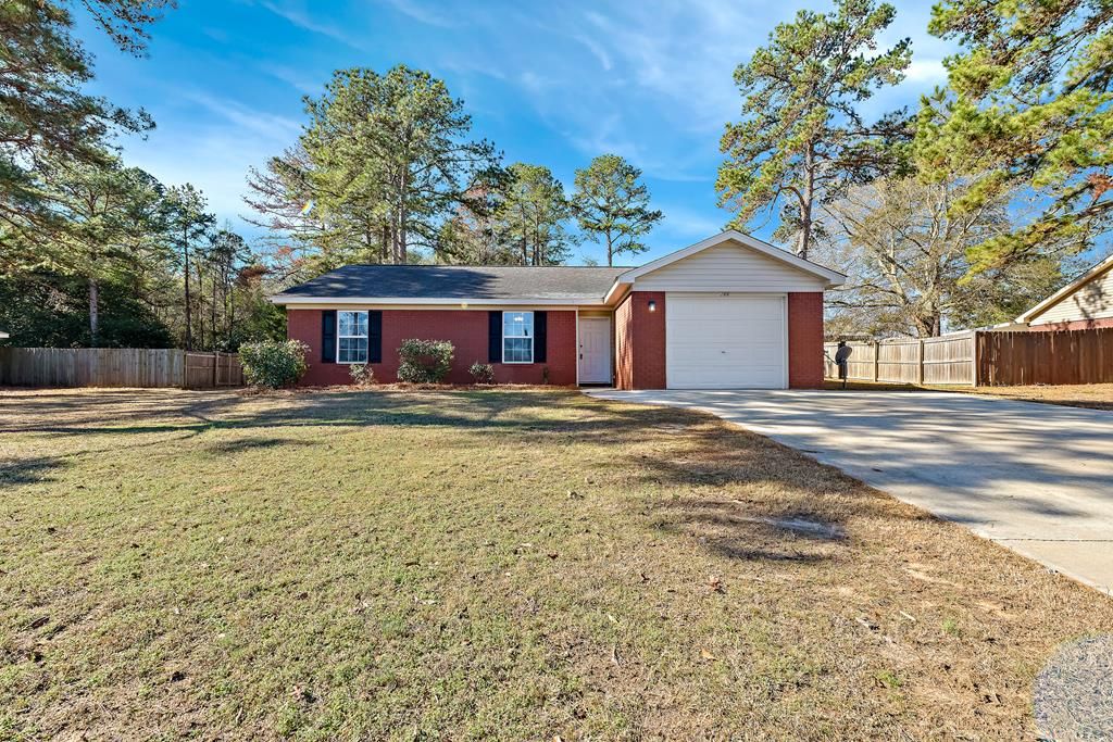 266 Ashley Dr, Ozark, AL 36360