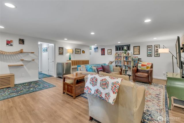 16418 125th Avenue SE, Renton, WA 98058