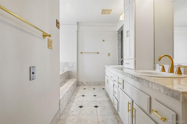 1900 E Girard Place 901, Englewood, CO 80113