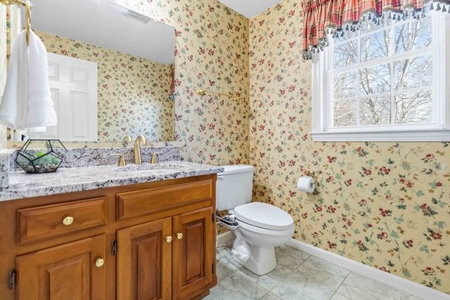 1 Toni Dr, Bellingham, MA 02019