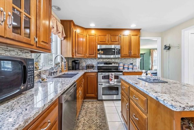 1 Toni Dr, Bellingham, MA 02019