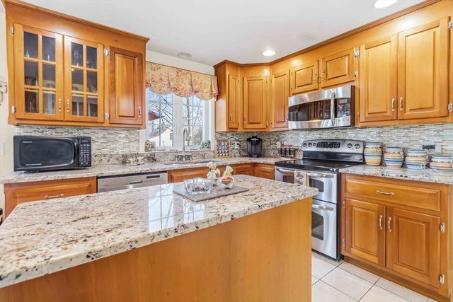 1 Toni Dr, Bellingham, MA 02019