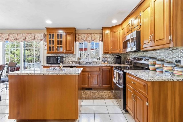 1 Toni Dr, Bellingham, MA 02019