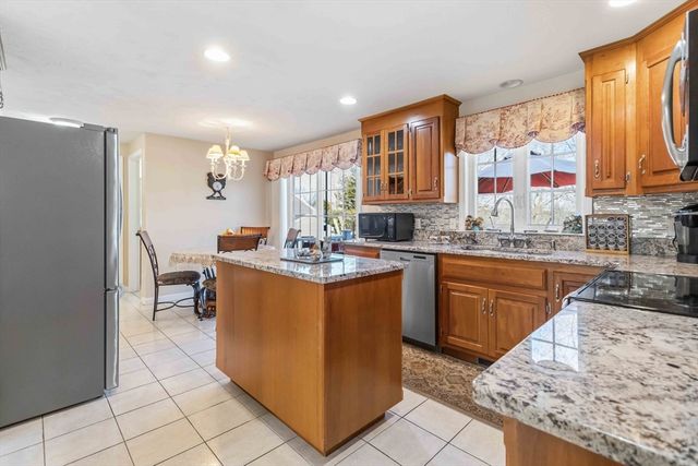 1 Toni Dr, Bellingham, MA 02019