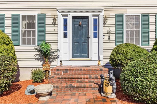 1 Toni Dr, Bellingham, MA 02019