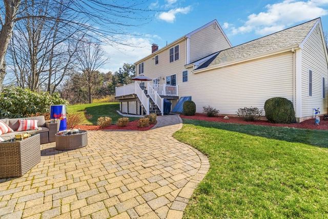 1 Toni Dr, Bellingham, MA 02019