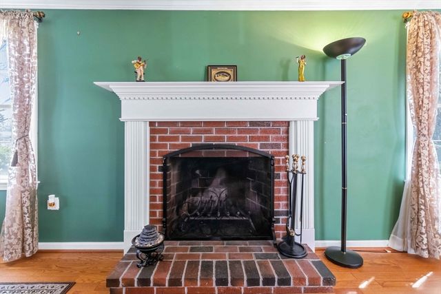 1 Toni Dr, Bellingham, MA 02019