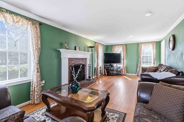 1 Toni Dr, Bellingham, MA 02019