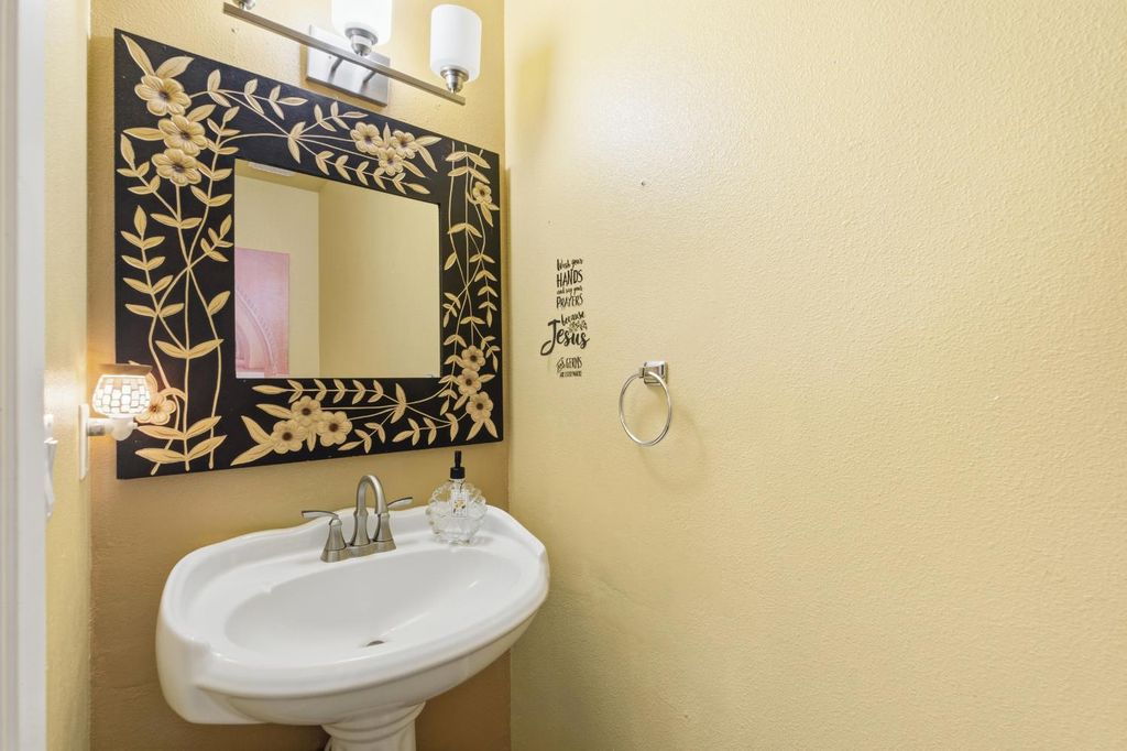 Image 15 of property listing at 8735 N Cedar Avenue # 151, Fresno, CA 93720