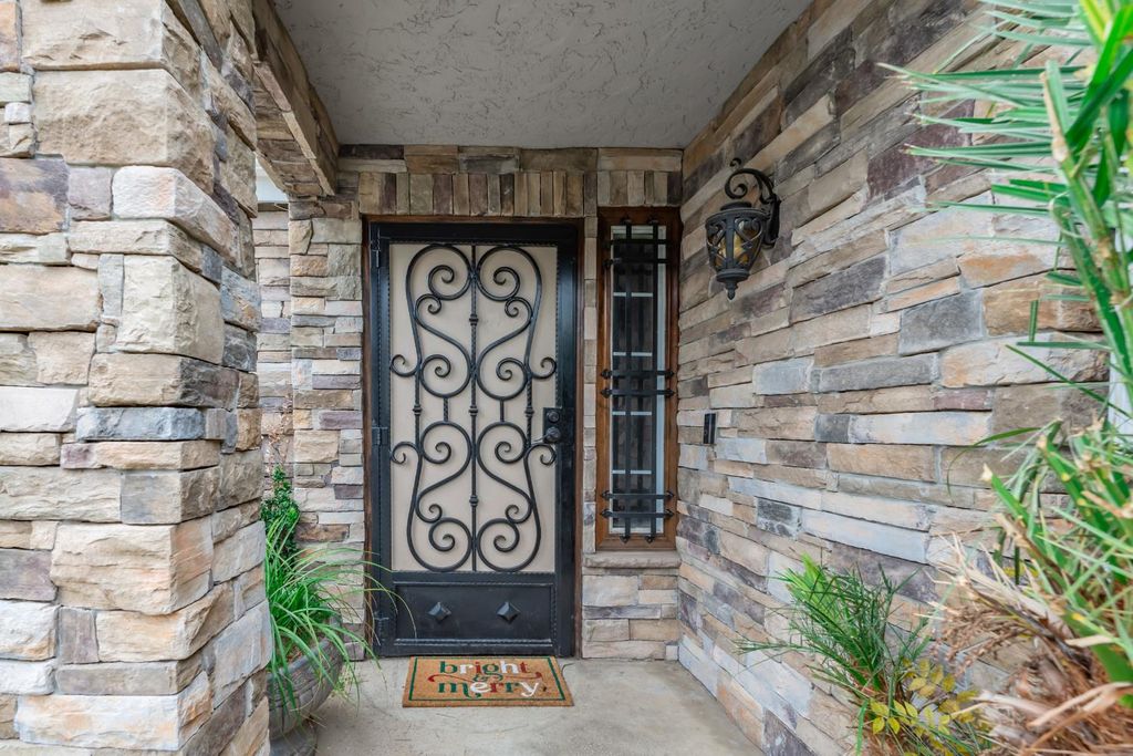 Image 2 of property listing at 8735 N Cedar Avenue # 151, Fresno, CA 93720