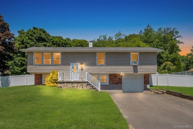 5 Fairway Drive, Port Jefferson Station, NY 11776