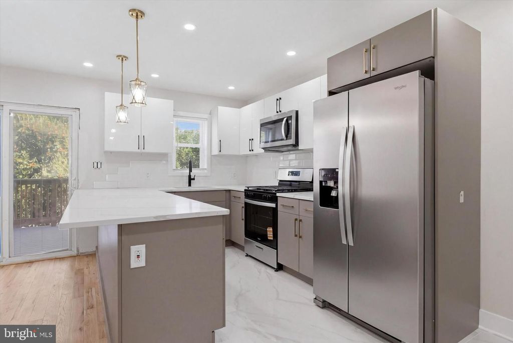 5859 SYLVESTER ST, Philadelphia, PA 19149
