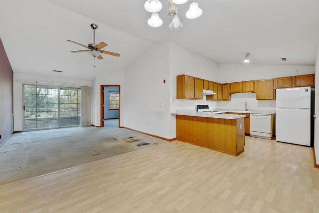 18520 Emerald CIRCLE #F, Brookfield, WI 53045