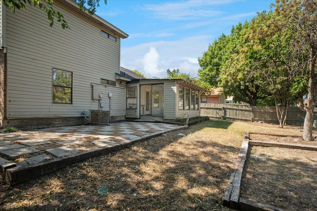 1020 W Hills Terrace, Saginaw, TX 76179