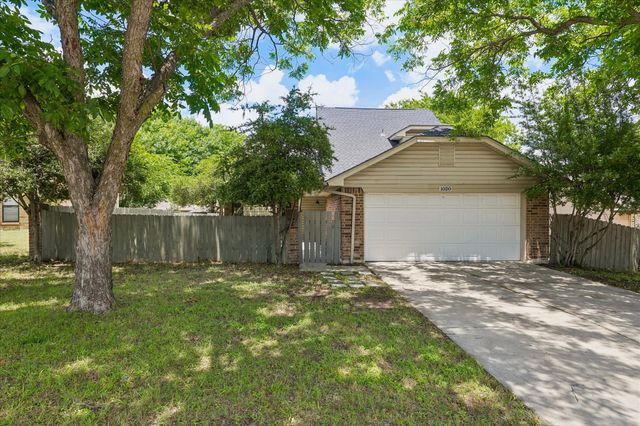 1020 W Hills Terrace, Saginaw, TX 76179