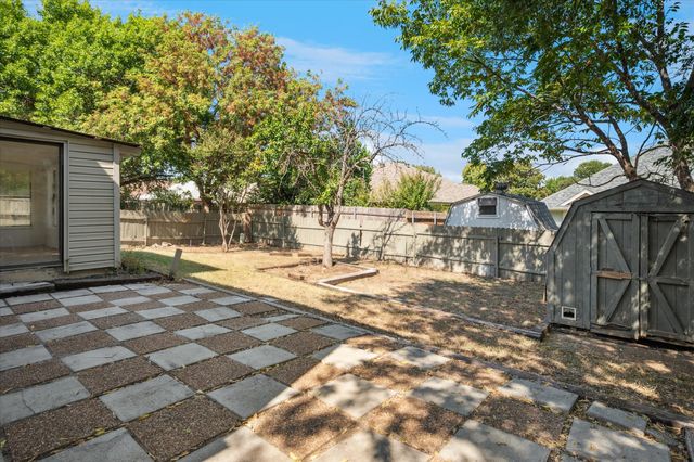 1020 W Hills Terrace, Saginaw, TX 76179