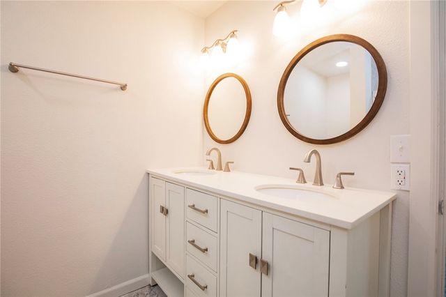 1 Leyland Drive, Bella Vista, AR 72714