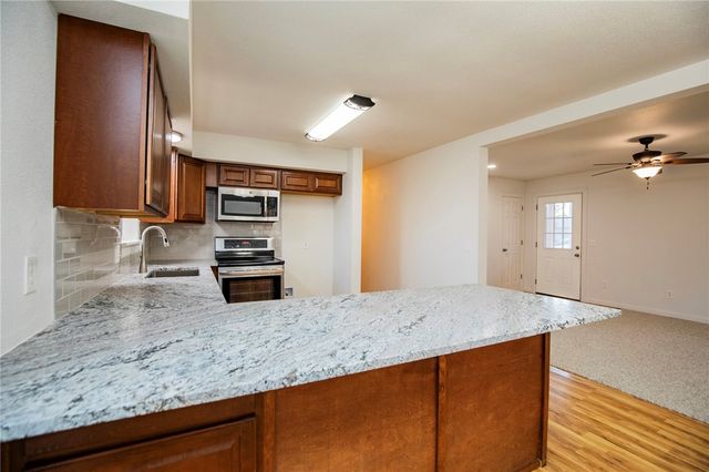 1 Leyland Drive, Bella Vista, AR 72714