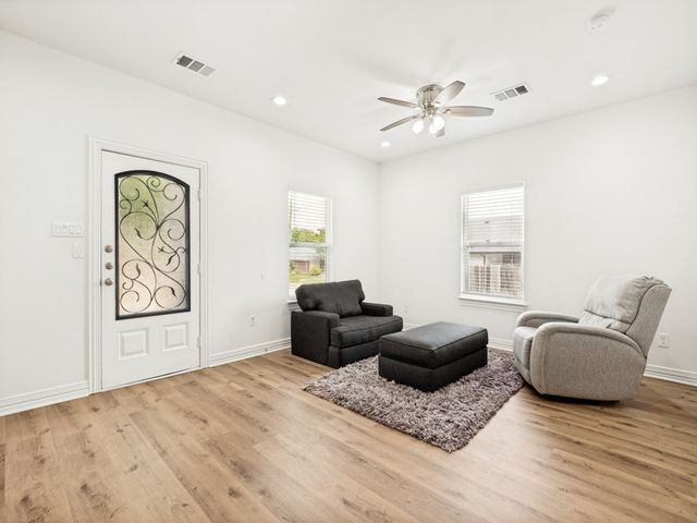 1028 Claude Street, Dallas, TX 75203