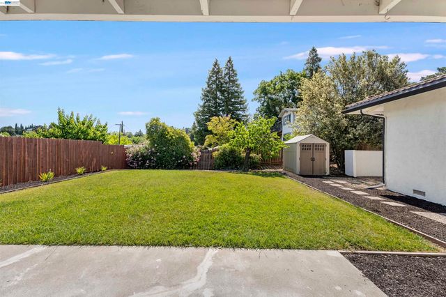 3727 Northridge Dr, Concord, CA 94518