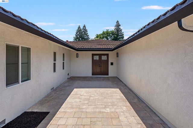3727 Northridge Dr, Concord, CA 94518