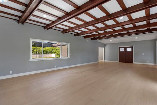 3727 Northridge Dr, Concord, CA 94518