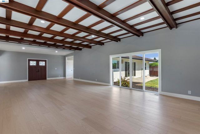 3727 Northridge Dr, Concord, CA 94518