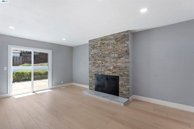 3727 Northridge Dr, Concord, CA 94518