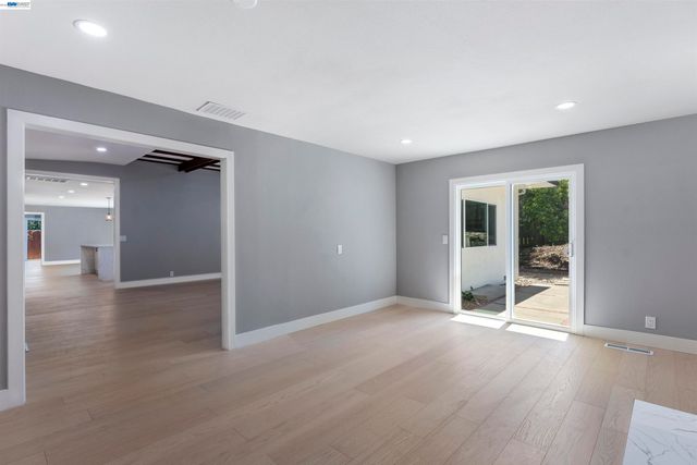 3727 Northridge Dr, Concord, CA 94518