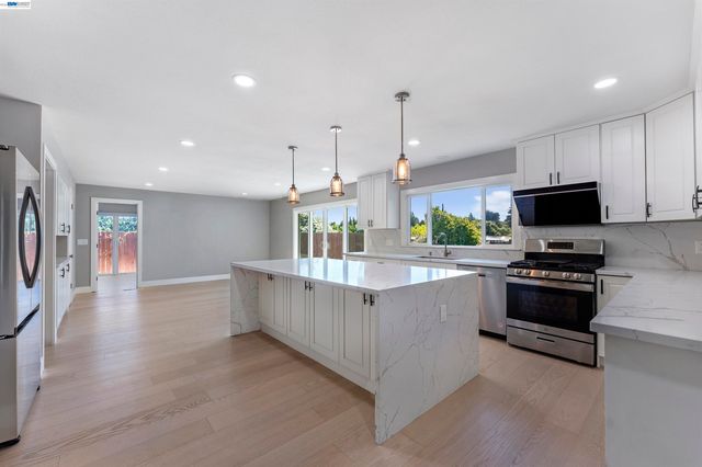 3727 Northridge Dr, Concord, CA 94518