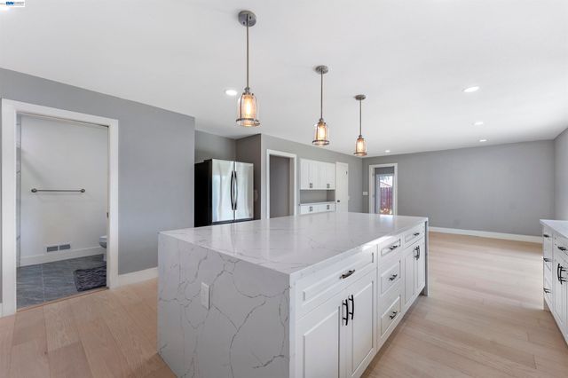 3727 Northridge Dr, Concord, CA 94518