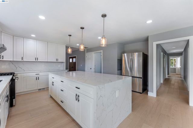 3727 Northridge Dr, Concord, CA 94518