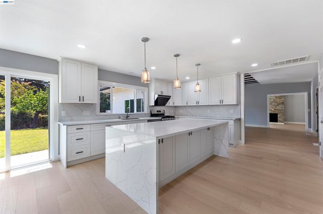 3727 Northridge Dr, Concord, CA 94518