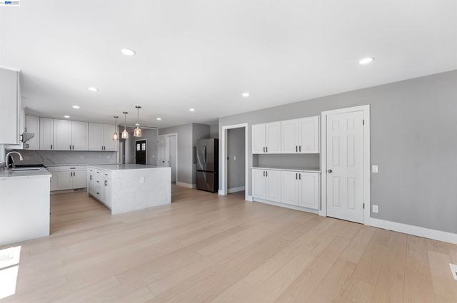 3727 Northridge Dr, Concord, CA 94518