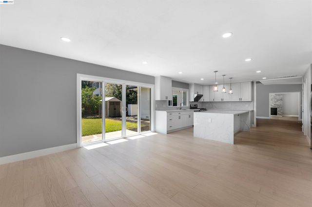 3727 Northridge Dr, Concord, CA 94518
