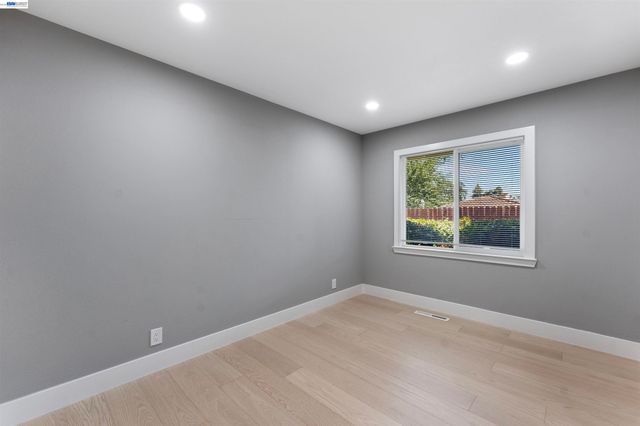 3727 Northridge Dr, Concord, CA 94518