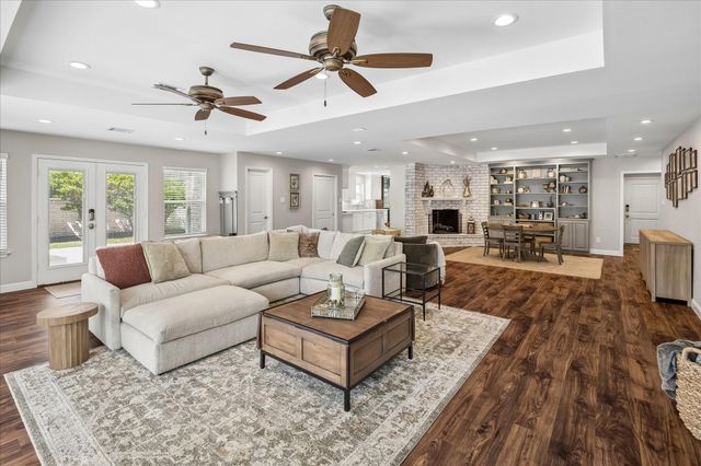 2011 Willowmoss Court, Houston, TX 77008