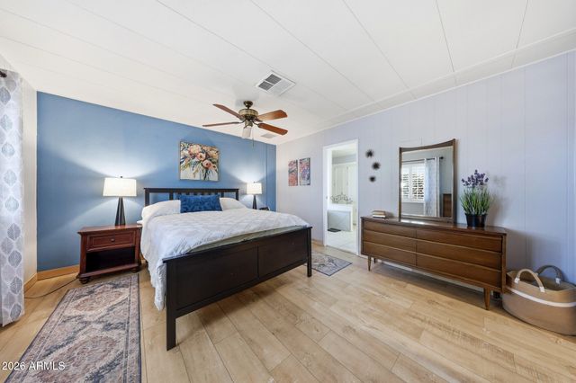 2465 N SNEAD Drive, Mesa, AZ 85215