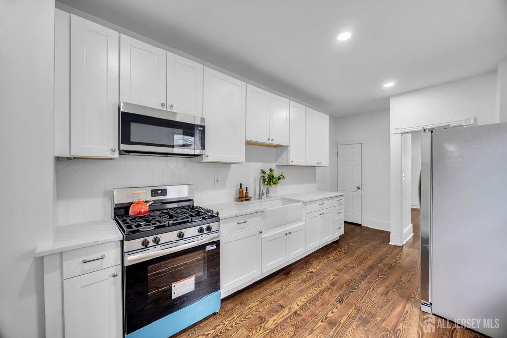 480 Stuyvesant Avenue, Trenton, NJ 08618