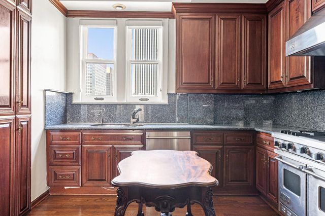 1700 Main Street 7B, Houston, TX 77002