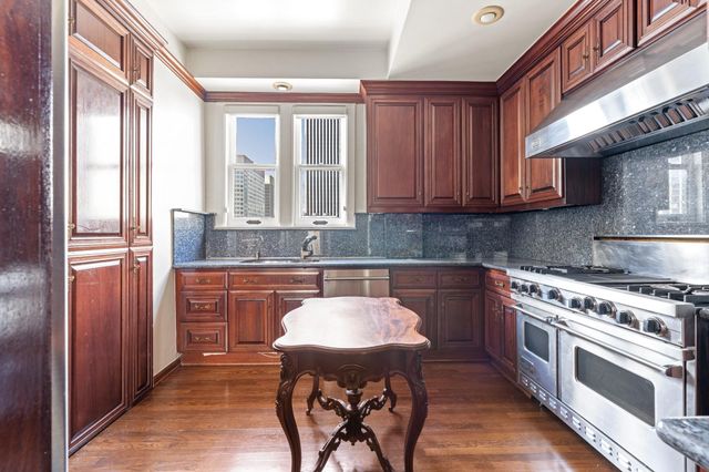 1700 Main Street 7B, Houston, TX 77002