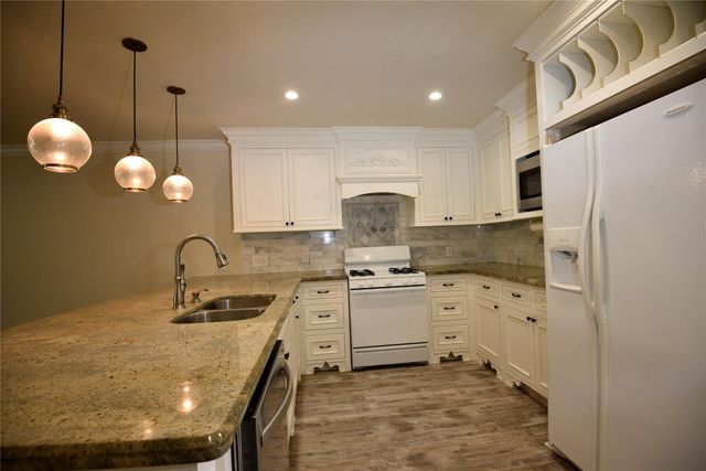 9997 Hyacinth Way, Conroe, TX 77385