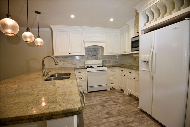 9997 Hyacinth Way, Conroe, TX 77385