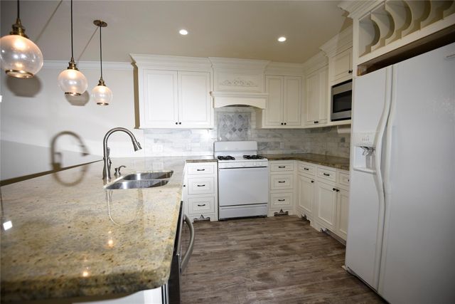 9997 Hyacinth Way, Conroe, TX 77385