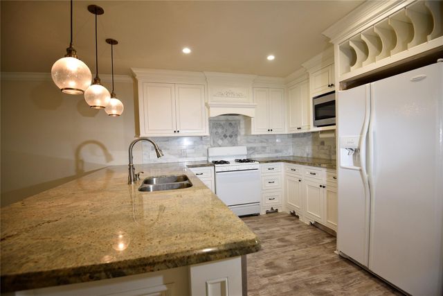 9997 Hyacinth Way, Conroe, TX 77385