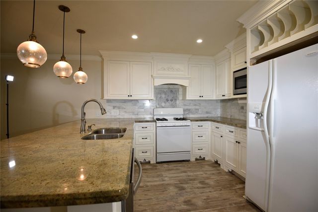 9997 Hyacinth Way, Conroe, TX 77385