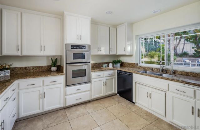 6823 Corintia St, Carlsbad, CA 92009