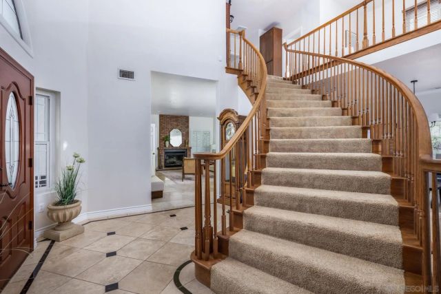 6823 Corintia St, Carlsbad, CA 92009