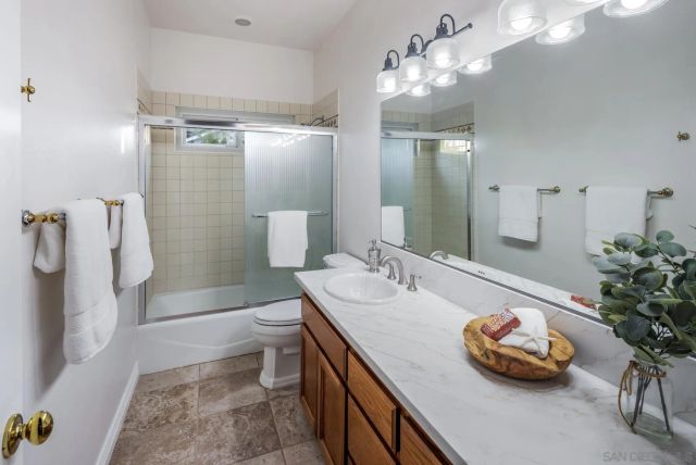 6823 Corintia St, Carlsbad, CA 92009